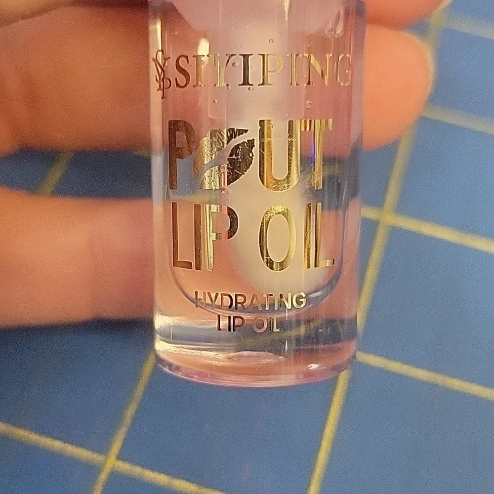 Siyiping Pout Hydrating Lip Oil New Tube